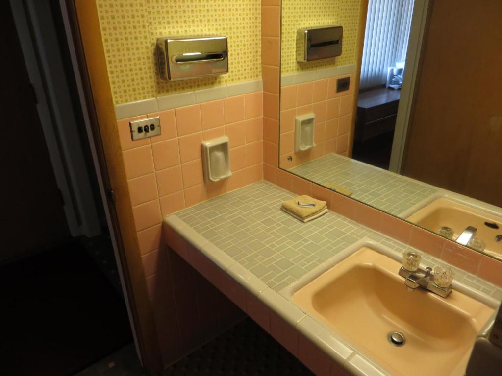 The Wesley Inn Motel Lake Geneva Exterior photo